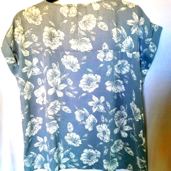 Forever 21 Women's Floral Blouse Size Medium - Picture 2 of 5
